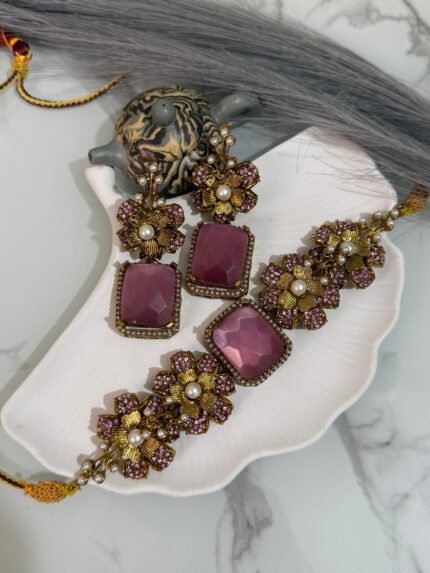 Antique floral choker set with large central gemstone and matching earrings, decorated with pearls and crystals, available in eight colors.