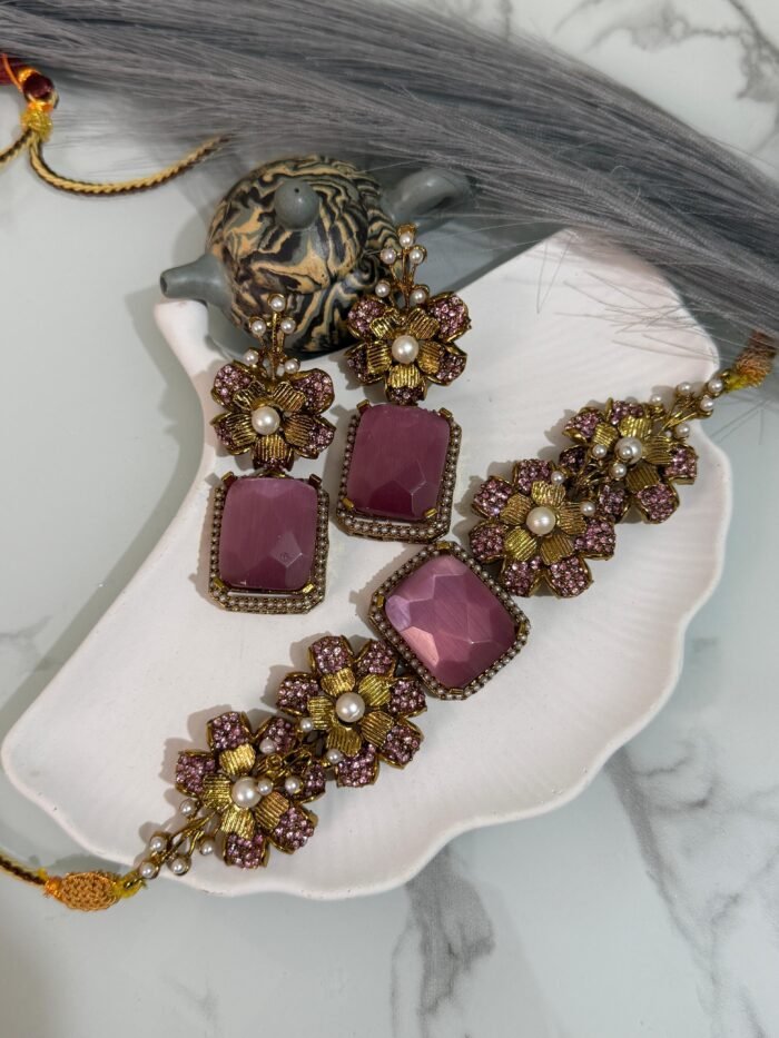 Antique floral choker set with large central gemstone and matching earrings, decorated with pearls and crystals, available in eight colors.