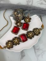 Antique floral choker set with large central gemstone and matching earrings, decorated with pearls and crystals, available in eight colors.