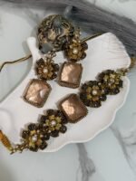 Antique floral choker set with large central gemstone and matching earrings, decorated with pearls and crystals, available in eight colors.