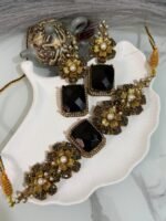 Antique floral choker set with large central gemstone and matching earrings, decorated with pearls and crystals, available in eight colors.