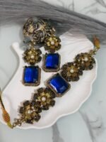 Antique floral choker set with large central gemstone and matching earrings, decorated with pearls and crystals, available in eight colors.