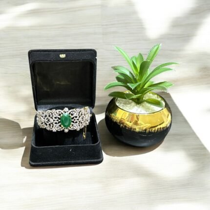 Chic bracelet with a green stone centerpiece and dazzling crystal accents, perfect for adding a luxurious touch to any outfit.